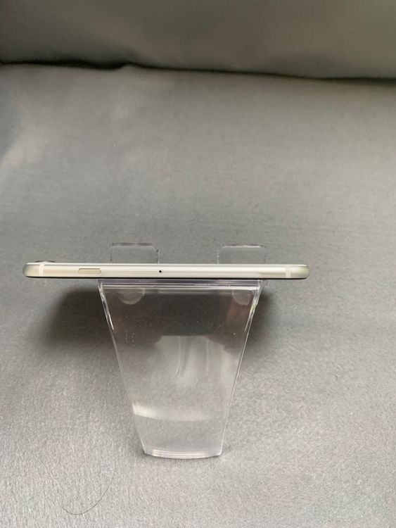 超美品 国内版 SIMフリー iPhoneSE 第2世代 128GB ホワイト色