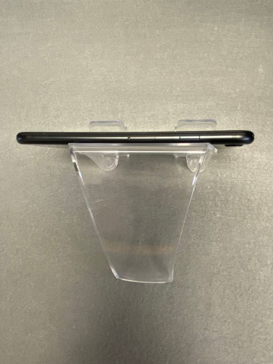 ���ʡ������ǡ�SIM�ե꡼��iPhoneSE �裲���� 128GB �֥�å���