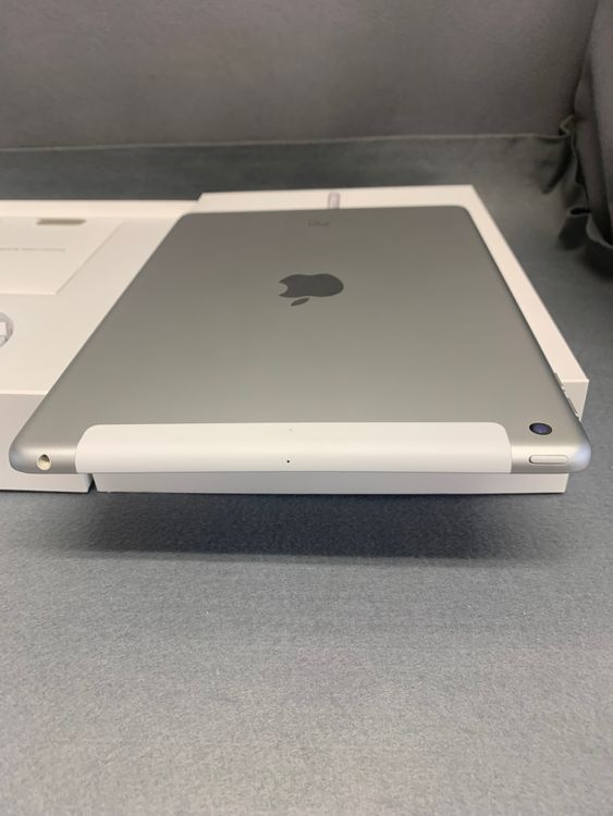 ���� SIM�ե꡼ iPad ��6���� 32GB Wi-Fi+Cellular�� ����С���