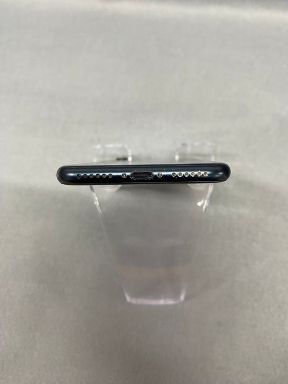 ���� ������ SIM�ե꡼ iPhoneSE ��3����  128GB �ߥåɥʥ��ȿ�