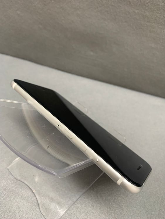 ������� Apple���ȥ��� SIM�ե꡼ iPhoneSE �裲���� 128GB �ۥ磻�ȿ�