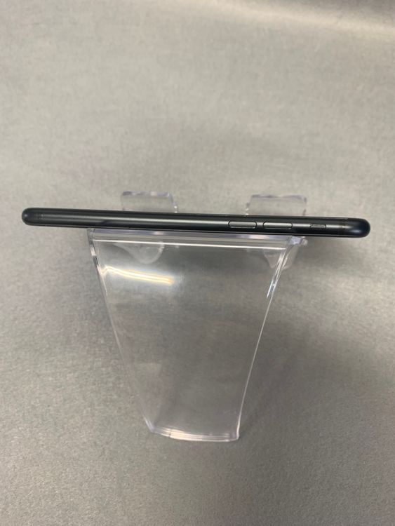 ���ʡ������ǡ�SIM�ե꡼��iPhoneSE ��2���塡 64GB �֥�å���