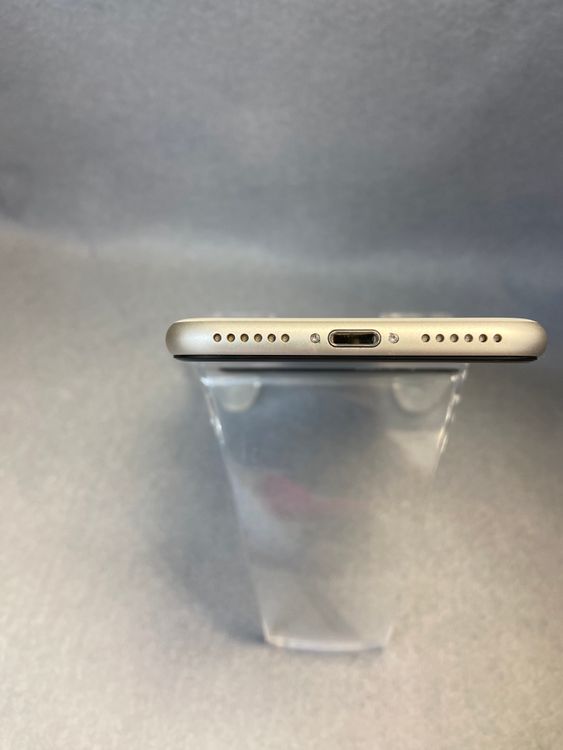 ���ʡ������ǡ�SIM�ե꡼��iPhoneSE ��3���塡64GB �������饤�ȿ�