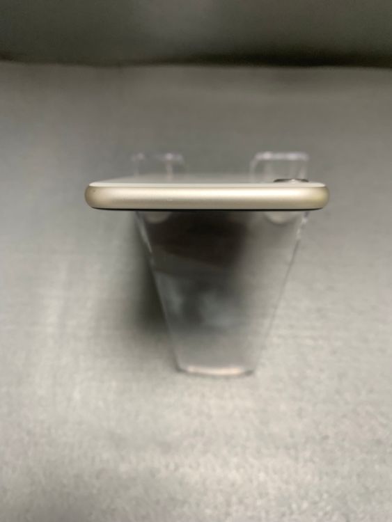 Ķ���� ������ SIM�ե꡼ iPhoneSE ��3���� 64GB �������饤�ȿ�