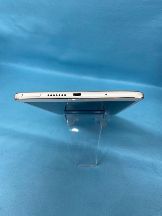 ���ʡ������ǡ�dtab Compact d-01J   16GB ������С���