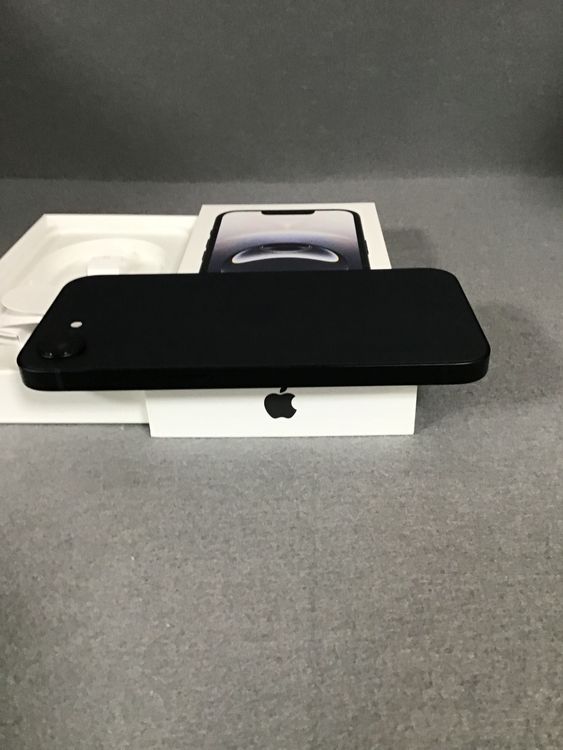 超美品 国内版 SIMフリー iPhone 16e  128GB ブラック色