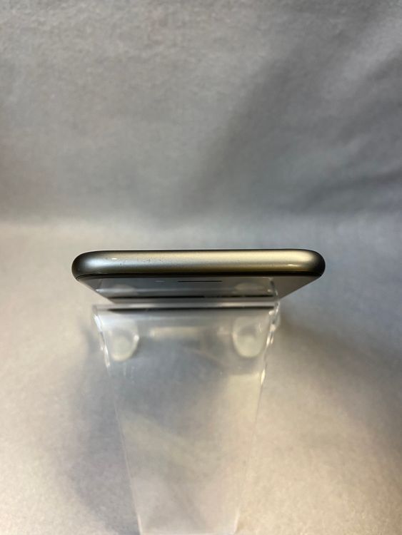 ���ʡ������ǡ�SIM�ե꡼��iPhone8 64GB �֥�å���