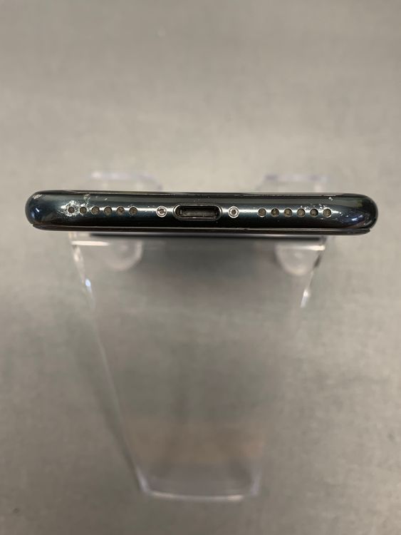 ���ʡ������ǡ�SIM�ե꡼��iPhoneSE�裲���� 128GB �֥�å���