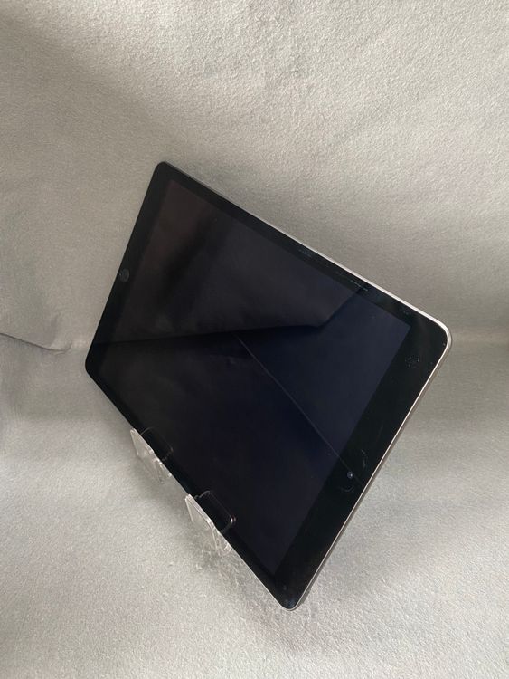 ���� ������ Wi-Fi�� iPad ��9���� 64GB ���ڡ������쥤��