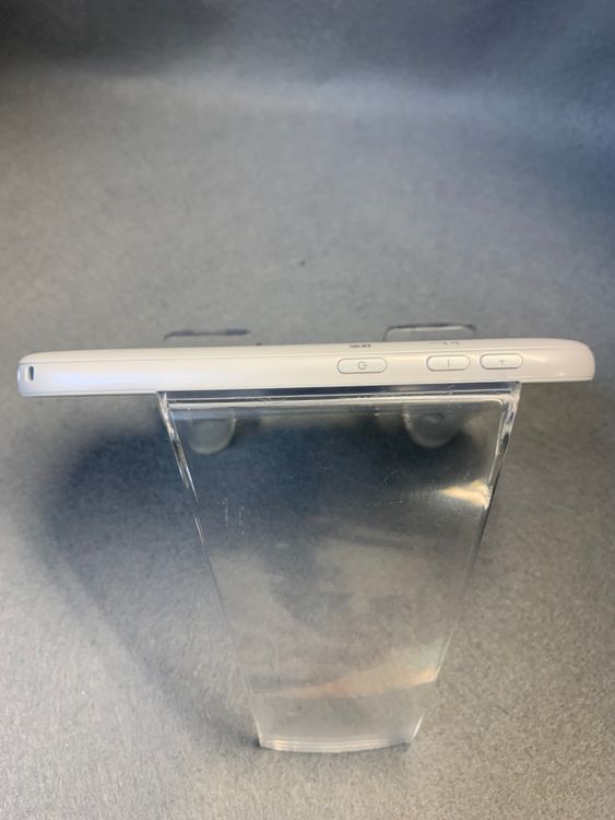 ���ʡ������ǡ�docomo����ꥢ���餯�餯���ޡ��ȥե���3 F-06F