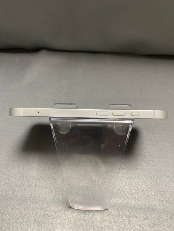 超美品 国内版 SIMフリー iPhone 16e 128GB ホワイト色