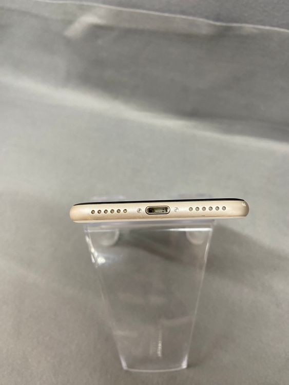 ���ʡ������ǡ�SIM�ե꡼��iPhoneSE ��3���� 64GB���������饤�ȿ�