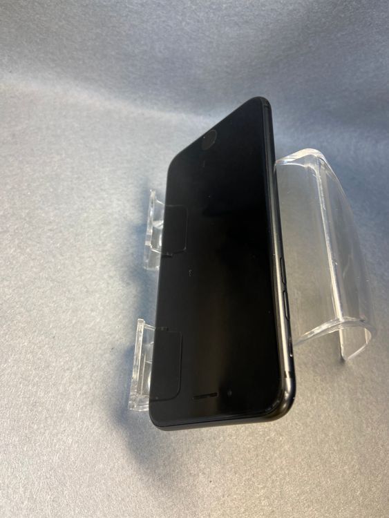 ���ʡ������ǡ�SIM�ե꡼��iPhone SE ��2���� 64GB �֥�å���