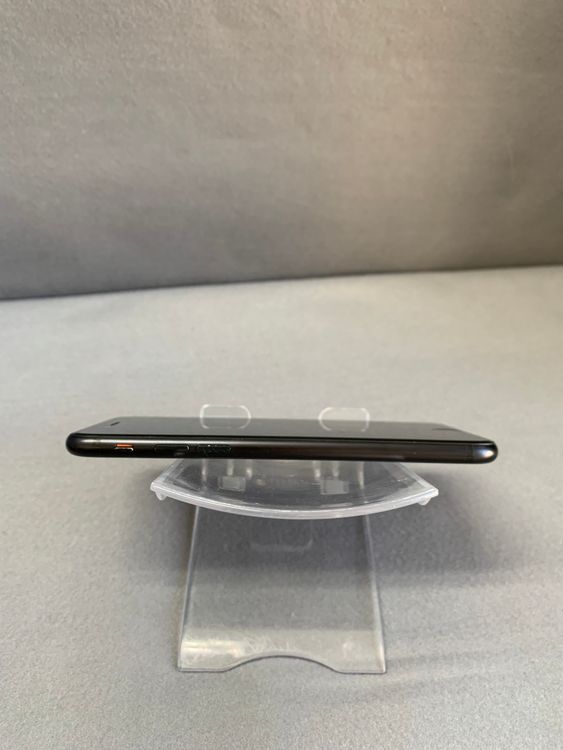 ���� Apple���ȥ��� SIM�ե꡼ iPhoneSE �裲���� 64GB �֥�å���