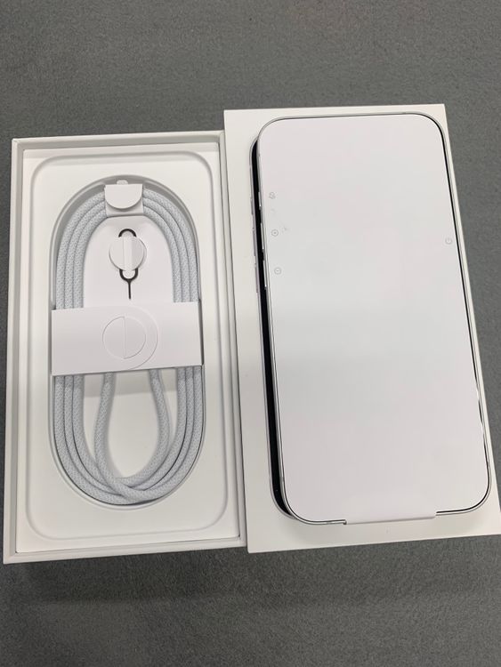 ����̤���ѡ������ǡ�sim�ե꡼��iPhone16e 128GB �ۥ磻�ȿ�