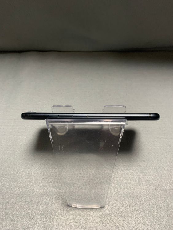 美品 国内版 SIMフリー iPhoneSE 第2世代 64GB ブラック色