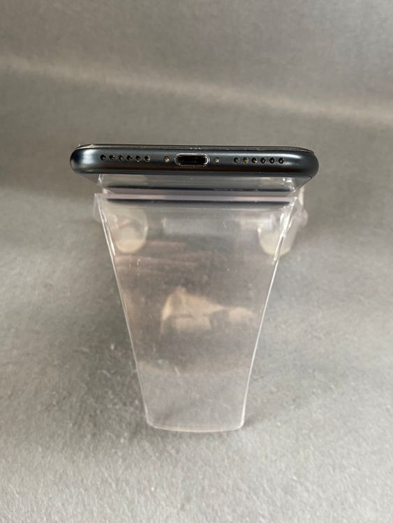Ķ���� ������ SIM�ե꡼ iPhoneSE ��3���� 128GB �ߥåɥʥ��ȿ�