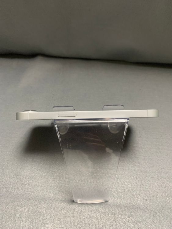 超美品 国内版 SIMフリー iPhone 16e 128GB ホワイト色