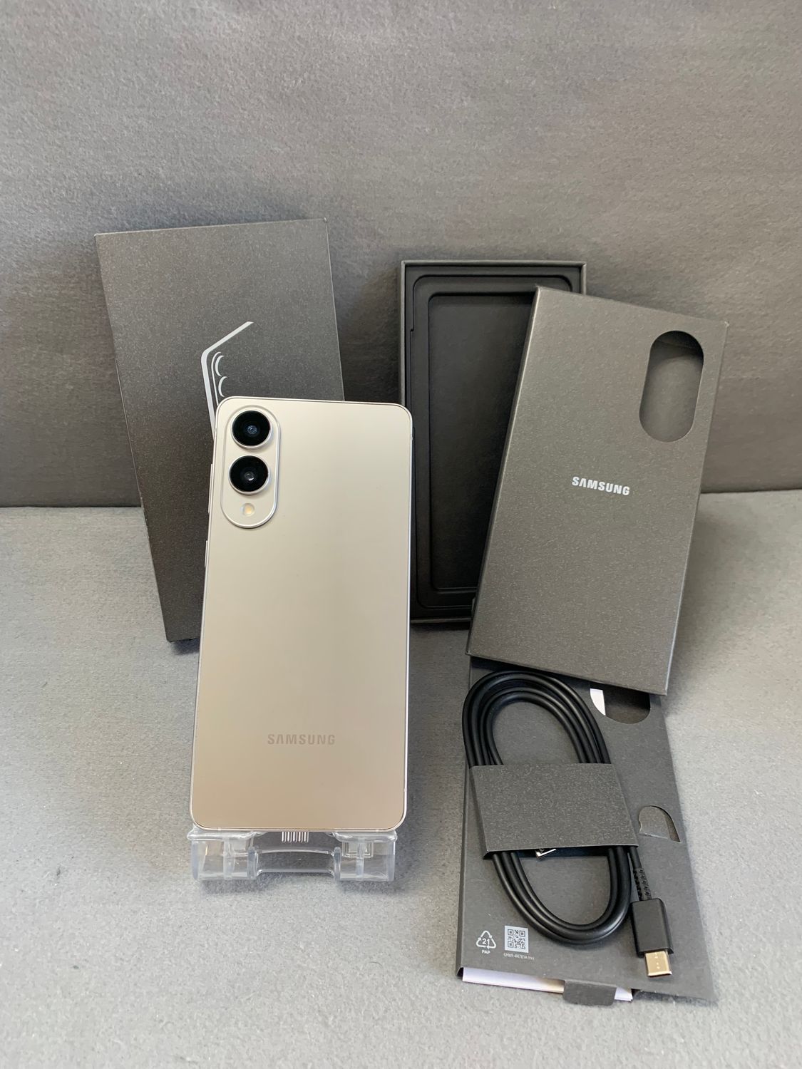 ムスビー｜美品 海外版 SIMフリー Galaxy S25 Edge 256GB チタニウム