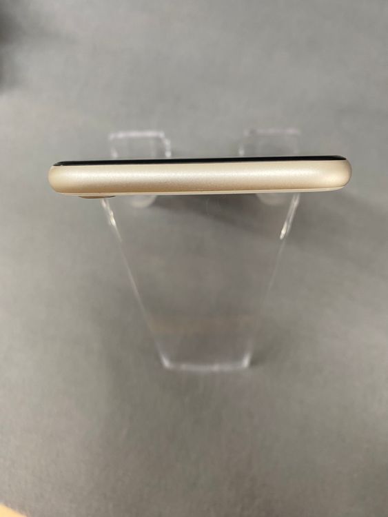 ���ʡ������ǡ�SIM�ե꡼��iPhoneSE ��3����  128GB �������饤�ȿ�