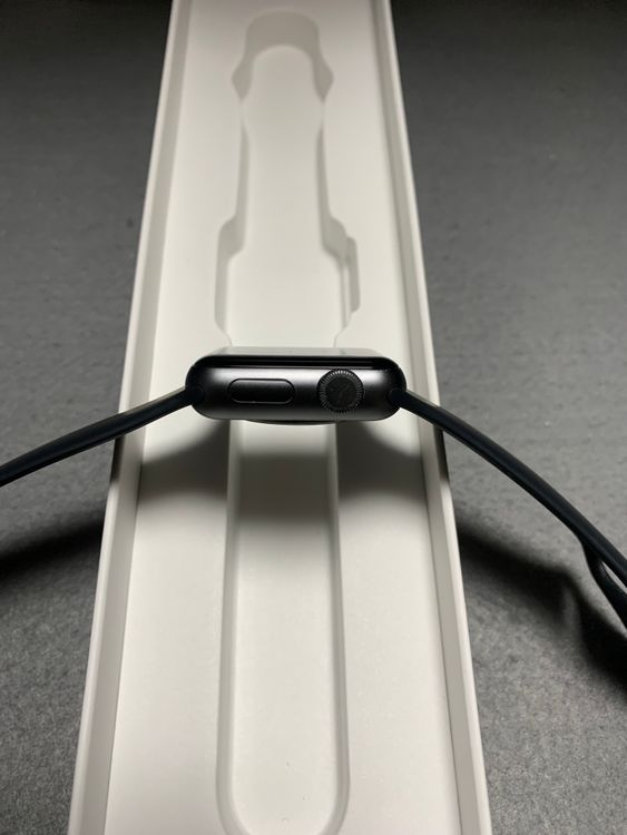 ��� ������ Apple Watch Series3 GPS�� 38mm ���ڡ������졼����ߥ˥���