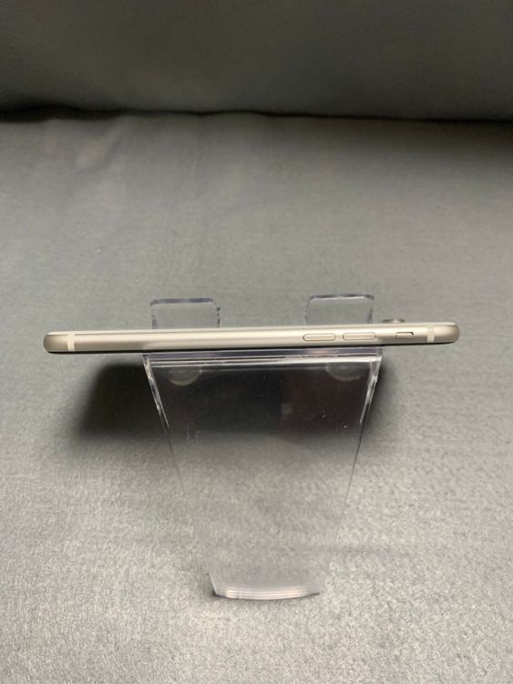 超美品 国内版 SIMフリー iPhoneSE 第3世代 128GB スターライト色