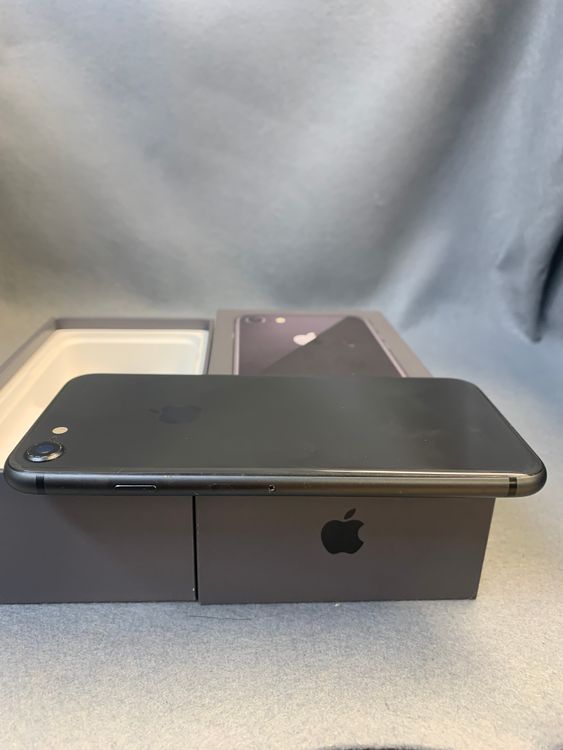���ʡ������ǡ�SIM�ե꡼��iPhone8��64GB ���ڡ������졼��