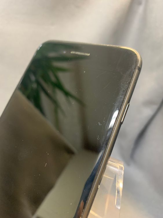 ���ʡ������ǡ�SIM�ե꡼��iPhone8��64GB ���ڡ������졼��