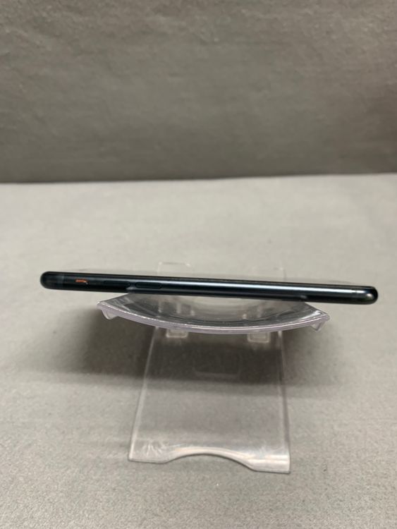 ���� Apple���ȥ��� SIM�ե꡼ iPhoneSE �裳���� 128GB �ߥåɥʥ��ȿ�
