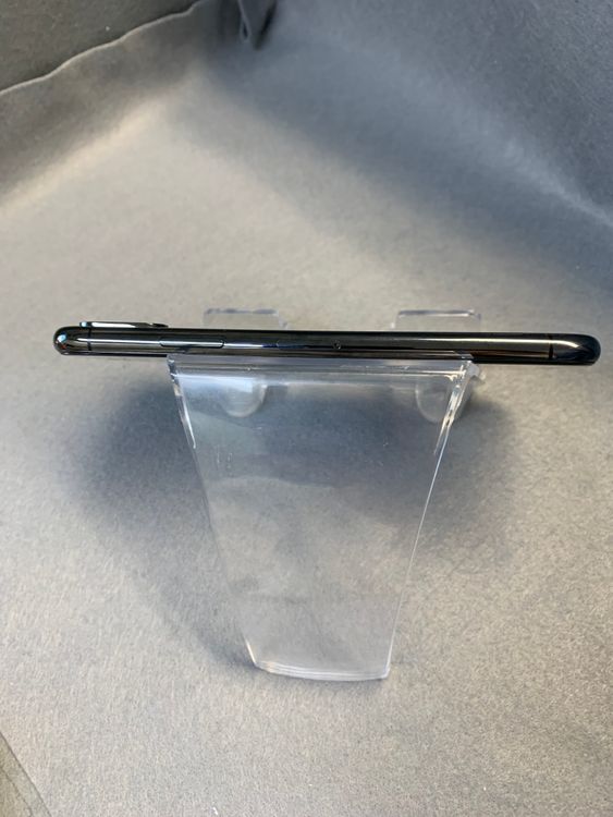 ���ʡ������ǡ�SIM�ե꡼��iPhone��XR��64GB �֥�å���