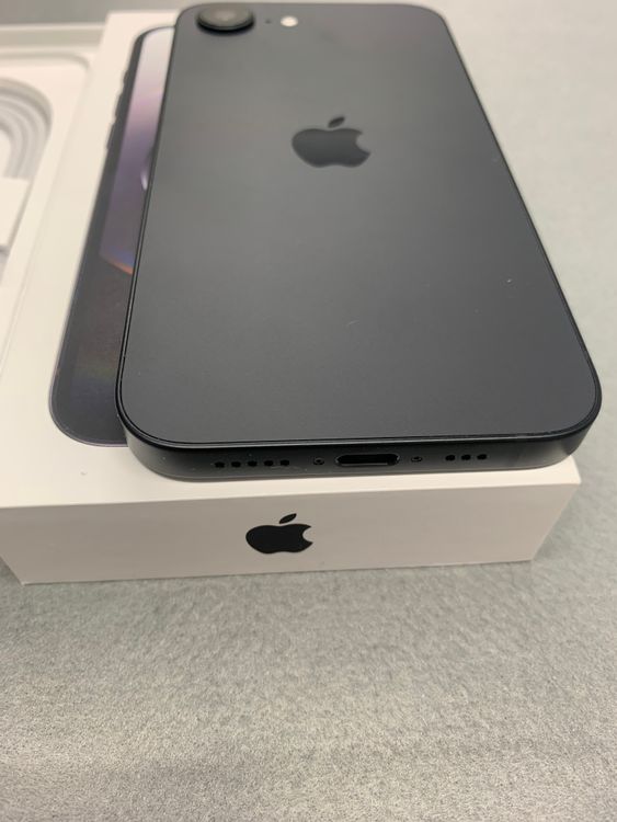 ����Ʊ�͡������ǡ�sim�ե꡼��iPhone16e 128GB ����3��