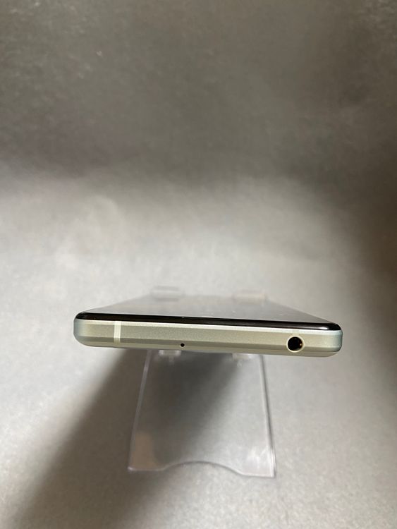 ほぼ未使用品 SIMフリー AQUOS sense 5G 64GB オリーブシルバー色