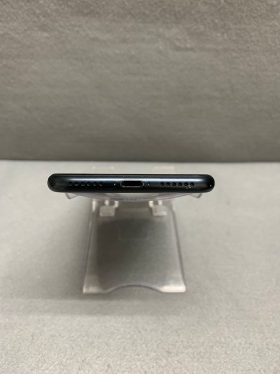 ��� ������ SIM�ե꡼ iPhoneSE ��3���� 128GB �ߥåɥʥ��ȿ�