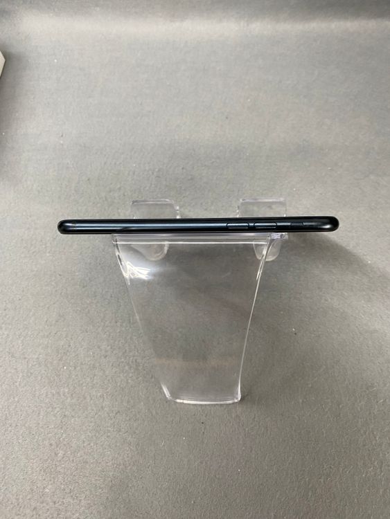 ���ʡ�Apple���ȥ��ǡ�SIM�ե꡼��iPhoneSE�裳���� 128GB �ߥåɥʥ��ȿ�
