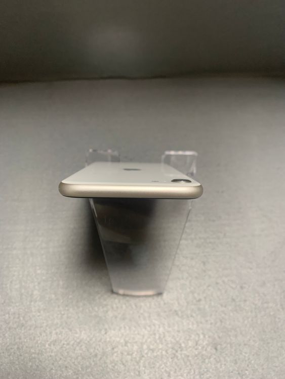 ���� ������ SIM�ե꡼ iPhoneSE ��3���� 64GB �������饤�ȿ�