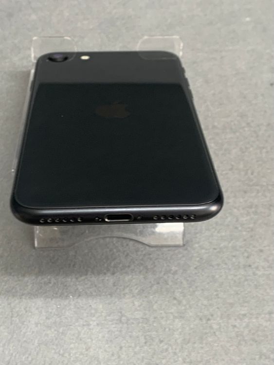 Ķ���� ������ SIM�ե꡼ iPhoneSE ��2���� 64GB �֥�å���