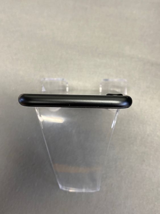 ���ʡ������ǡ�SIM�ե꡼��iPhoneSE�裲���� 128GB �֥�å���
