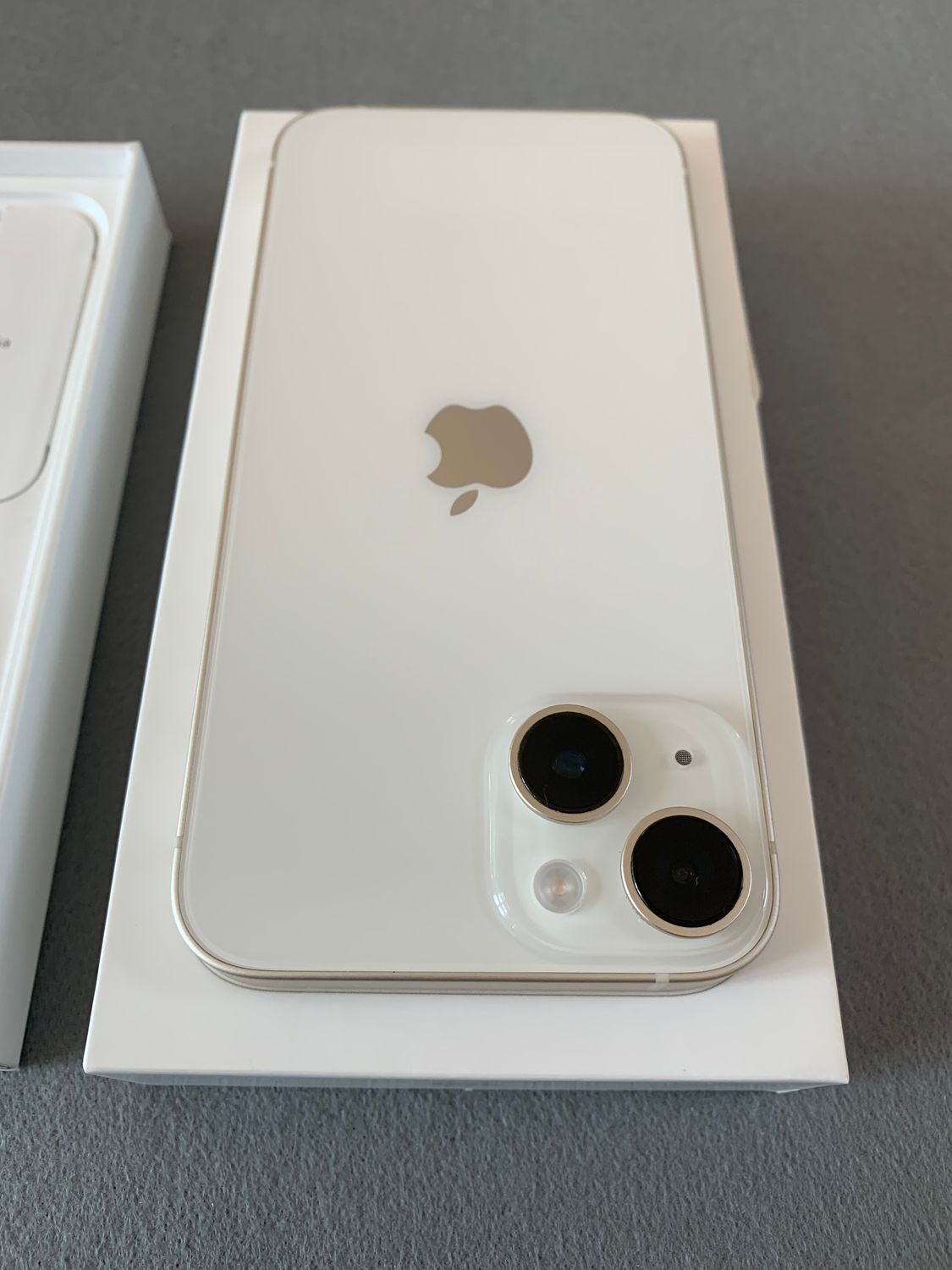 ムスビー｜超美品 国内版 simフリー iPhone14 128GB スターライト色 
