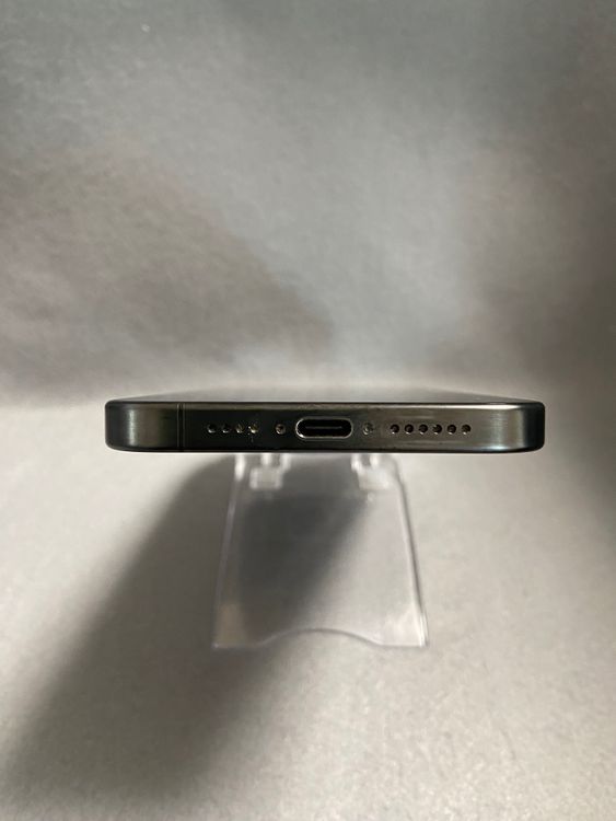 美品 国内版 SIMフリー iPhone15 Pro Max 512GB ブラックチタニウム色