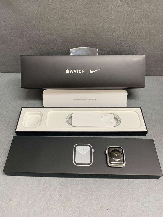 ���� Apple Watch SE ��1���� 32GB GPS��ǥ� 40mm