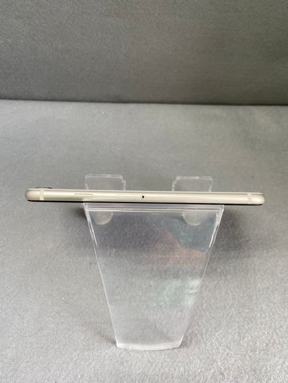 ���ʡ������ǡ�SIM�ե꡼��iPhoneSE��3���� 64GB���������饤�ȿ�