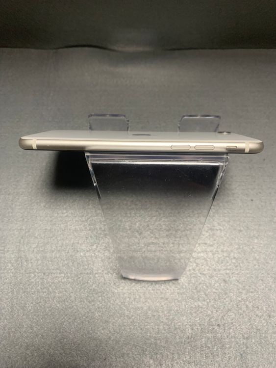 ���� ������ SIM�ե꡼ iPhoneSE ��3���� 64GB �������饤�ȿ�