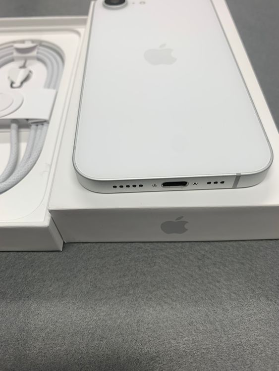 ����Ʊ�͡������ǡ�sim�ե꡼��iPhone16e 256gb ����4��