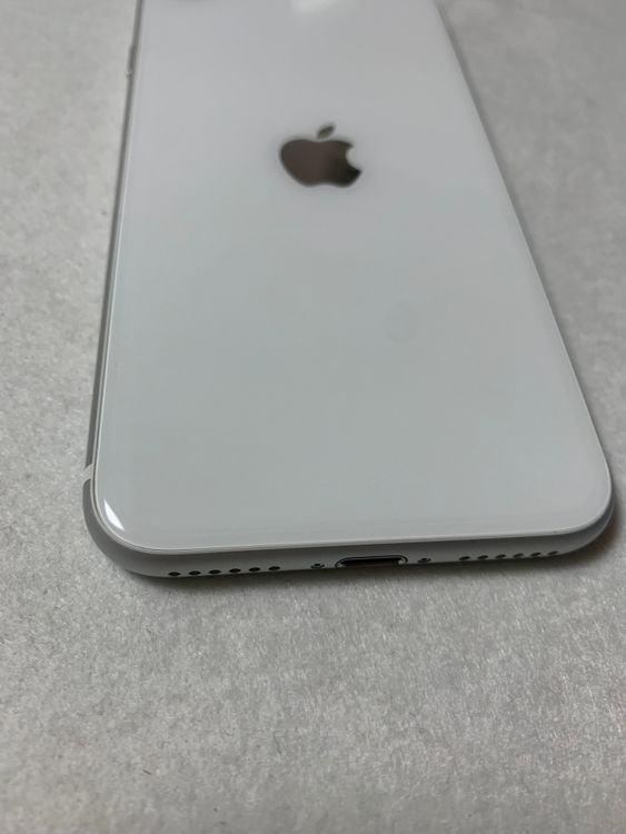 ムスビー｜超美品 国内版 simフリー iPhoneSE 第2世代 128GB 