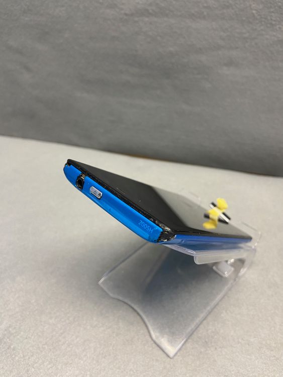 ��� SIM�ե꡼ PANTONE 6 8GB �֥롼��