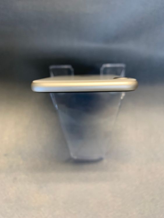 Ķ���� ������ SIM�ե꡼ iPhoneSE ��3���� 128GB �������饤�ȿ�