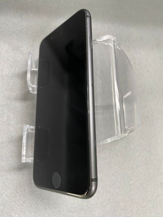 ���ʡ������ǡ�SIM�ե꡼��iPhone8��64GB ���ڡ������졼��