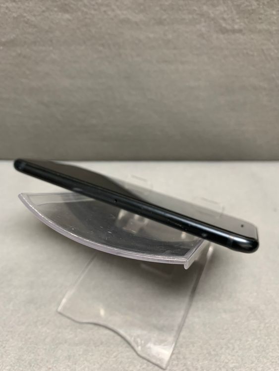 ��� ������ SIM�ե꡼ iPhoneSE ��3���� 128GB �ߥåɥʥ��ȿ�