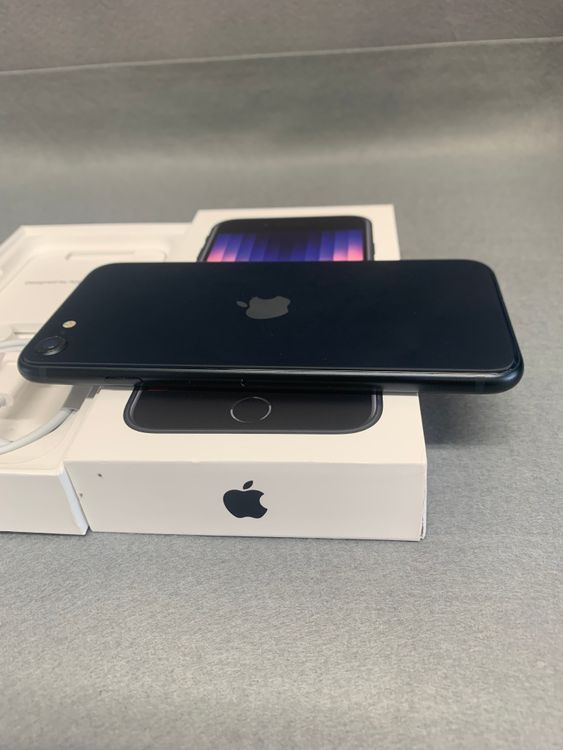 ���ʡ������ǡ�SIM�ե꡼��iPhoneSE ��2���塡 64GB �֥�å���