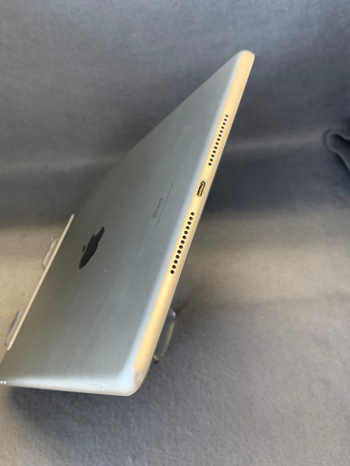 ムスビー｜美品 国内版 iPad 第7世代 32GB Wi-Fi +Cellular版 シルバー